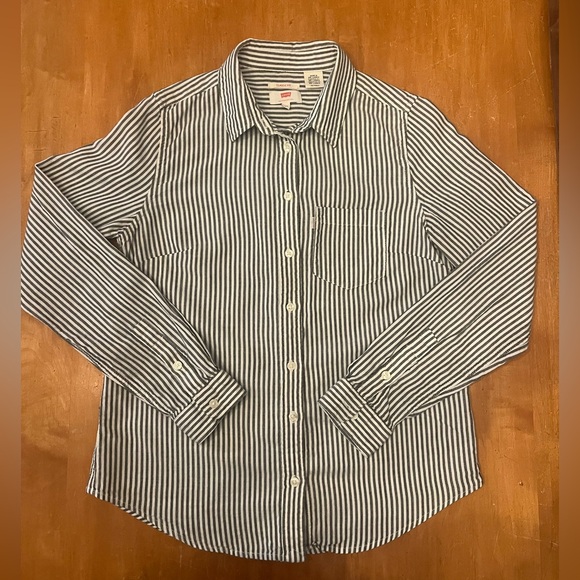 Women’s Levi's Classic Fit Navy White Stripe Button Down Shirt XS - Picture 1 of 5